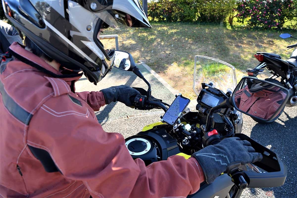 スマホをバイクに装着して使用する際は振動だけでなく日光にも気を付ける