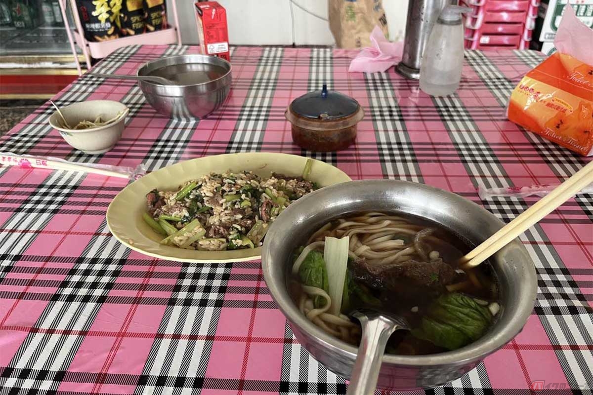 台南での朝食。合計400円ほど。とても美味しい
