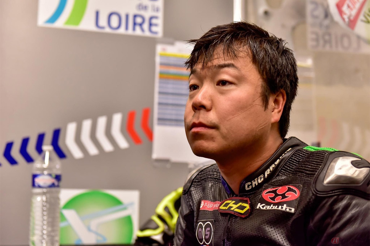 ピットで走行時間を待つ大久保光選手