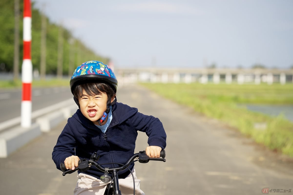 自転車で走る様子