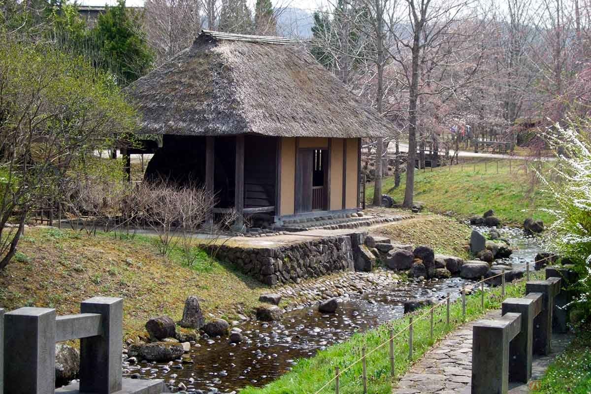宮城県川崎町にある国営みちのく杜の湖畔公園