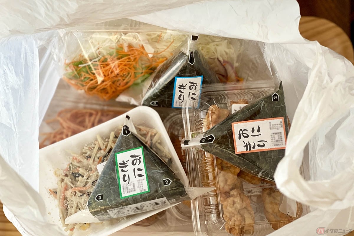 これって違反 バイクのハンドルにレジ袋をかける行為 バイクのニュース これって違反 バイクのハンドルにレジ袋をかける行為 バイクのニュース