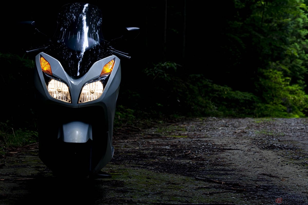 バイクがハイビームブーム 眩しすぎるヘッドライト採用の理由とは バイクのニュース バイクがハイビームブーム 眩しすぎるヘッドライト採用の理由とは バイクのニュース