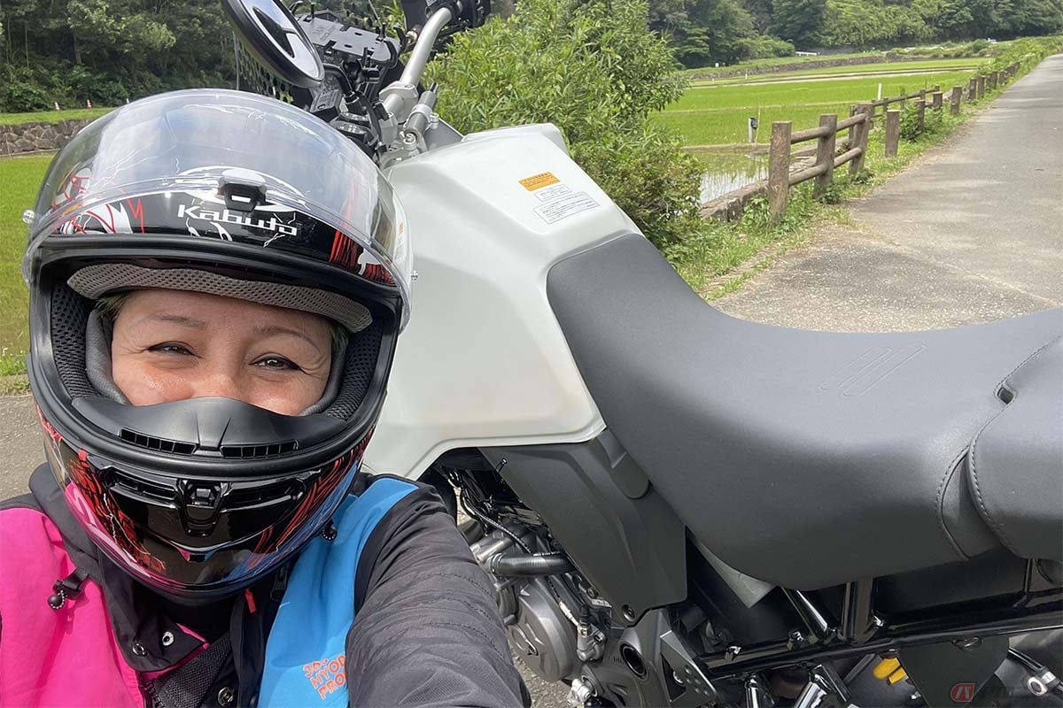 ドゥカティ「Desert X」とクリステル・チアリさん