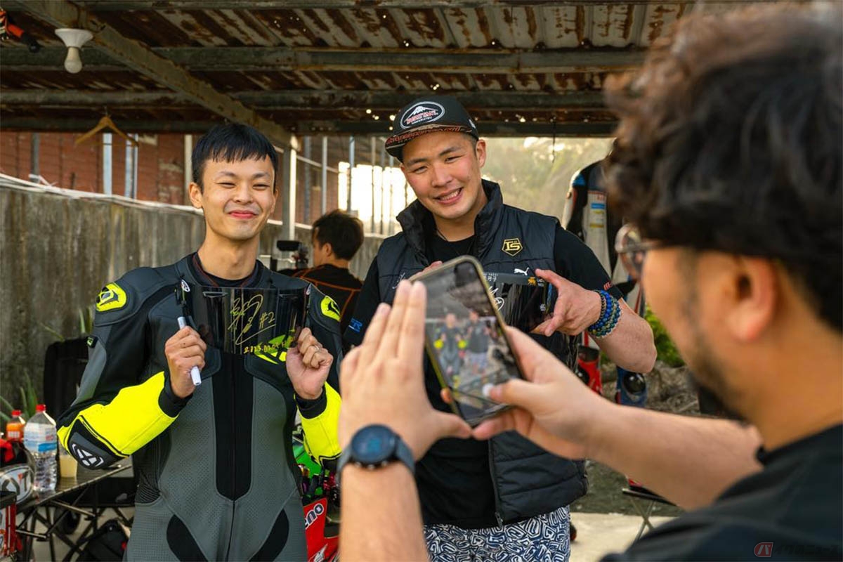 左がハオさん。台北代表。めちゃくちゃいい奴です