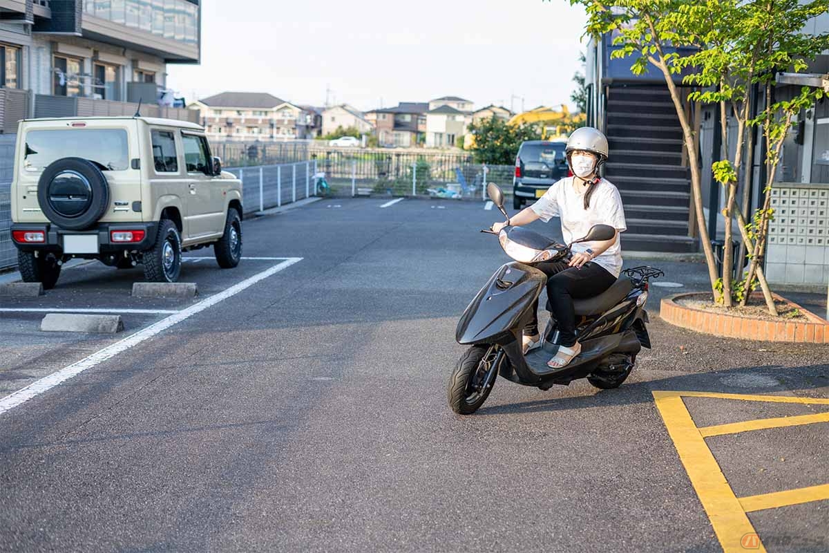 足での操作が不要なスクーターに乗る際もサンダルは危険