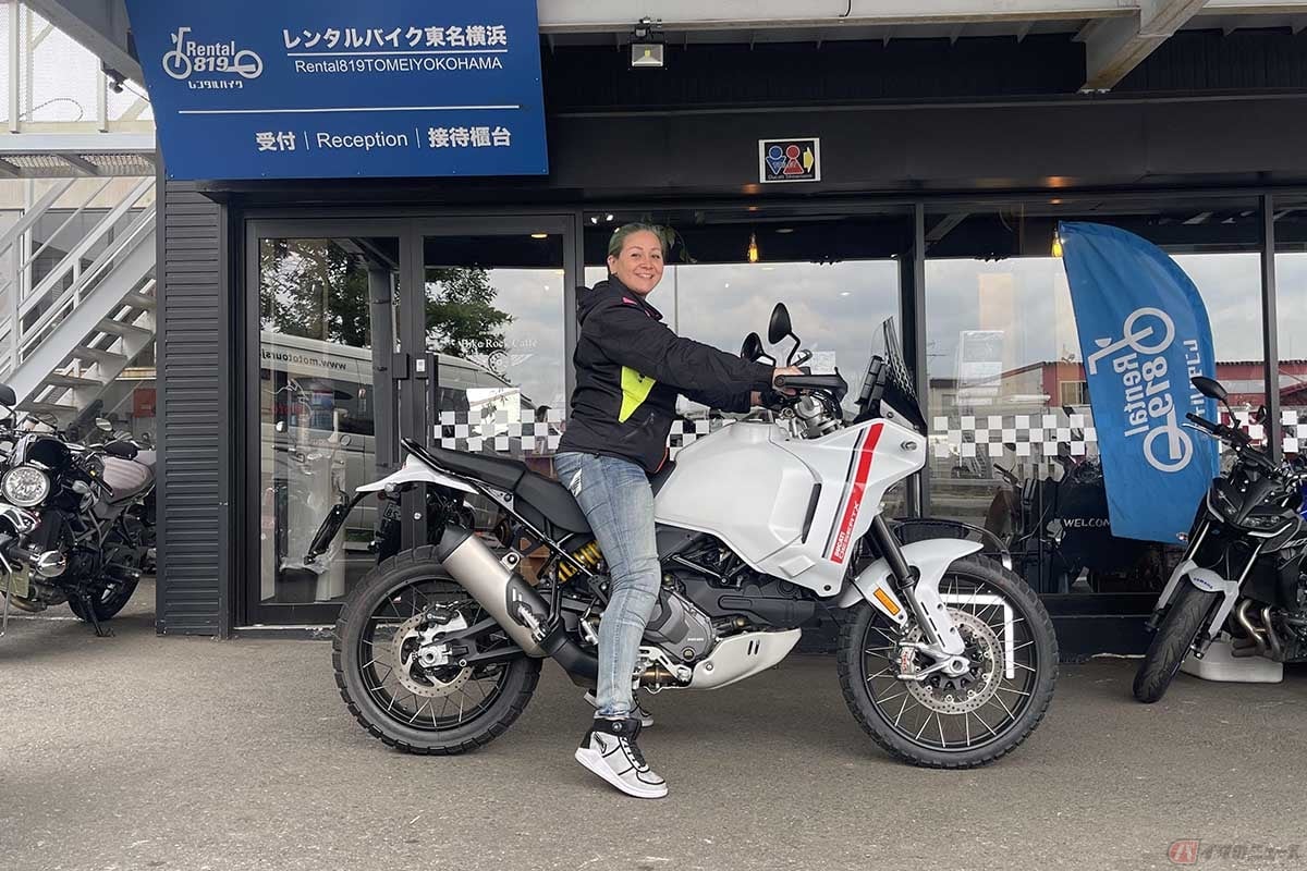 ドゥカティ「Desert X」の足つき(身長170㎝)