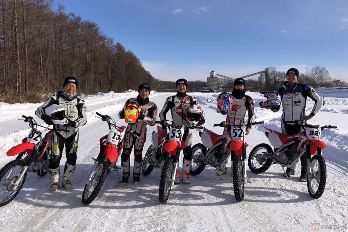 冬は冬にしか出来ないようなバイクトレーニングをしたりします。まあ半分遊びですが、バイクで遊べば楽しめてトレーニングにもなるから一石二鳥です