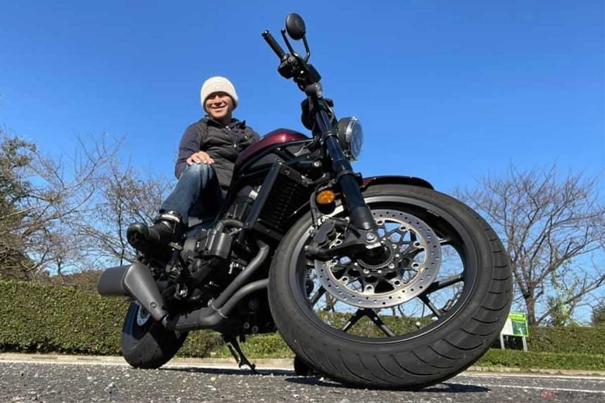 ホンダ「Rebel 1100 DCT」と筆者(木下隆之)