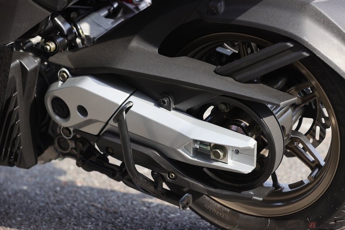 独立スイングアームを採用したKRV180TCS