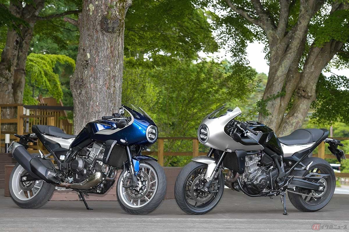 ホンダ新型「HAWK 11」のカラーバリエーションは「パールホークスアイブルー」(左)と「グラファイトブラック」(右)の2種類