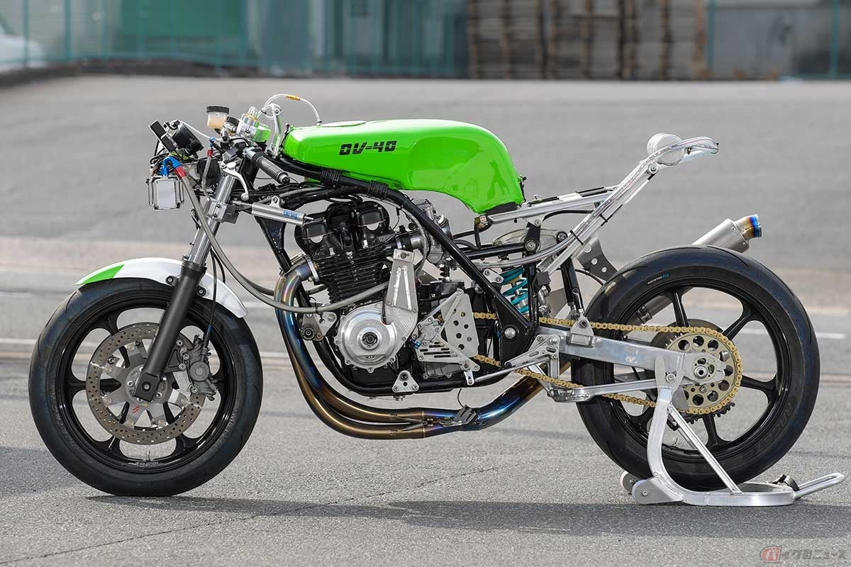 KR1000に準じる形で、フレームの左右メインチューブをキャブレター側面に配置しているのがOV-40の特徴。現代的な剛性を追求したOV-41の場合は、左右メインチューブがキャブレター上方を通過する