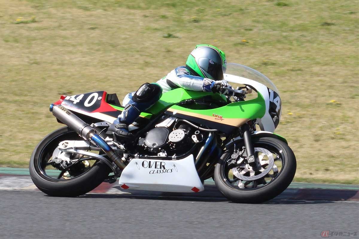 OV-40を駆って、筑波サーキットの第1ヘアピンを立ち上がる多田喜代一さん。1954年生まれの68歳という事実が信じられないほど、その走りはアグレッシブ