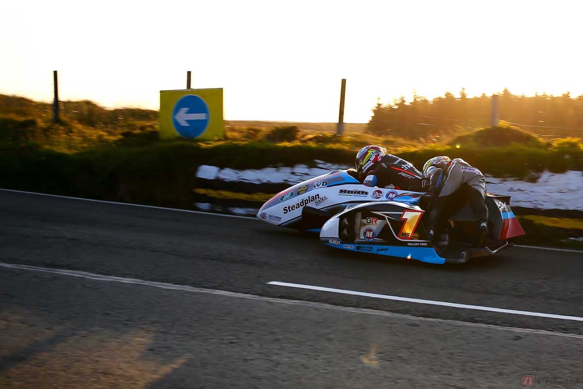 TTレース予選2日目、サイドカーでトップタイムを記録したのはトム＆ベン・バーチャル選手の兄弟チーム。サイドカー世界グランプリの年間王者も獲得している有力チームだ（写真／小林ゆき）