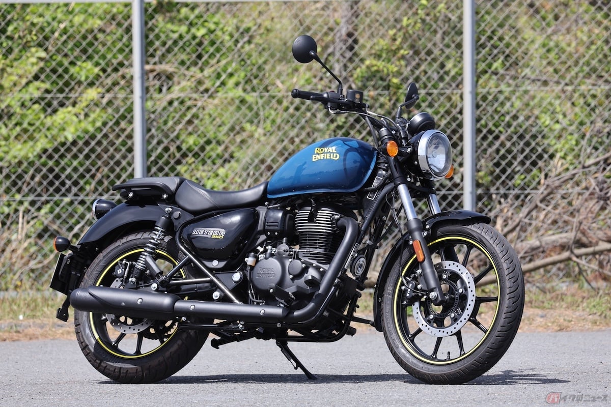 新色として登場したスタンダードモデルの「メテオ ファイヤーボール」のFireball Blue