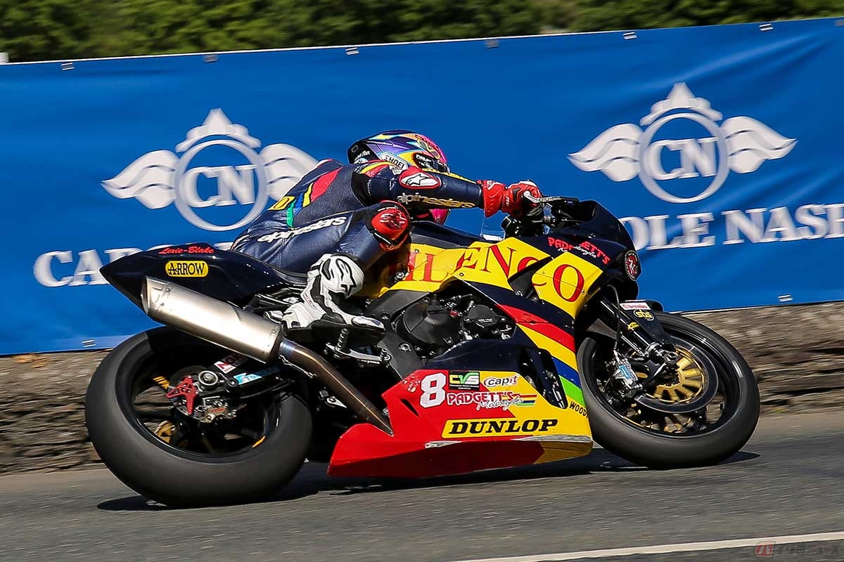 「スーパーバイク」クラスで4位と好位置に付けた若手の有望選手、ホンダ「CBR1000RR-R Fireblade」を駆るデイビー・トッド選手（写真／小林ゆき）