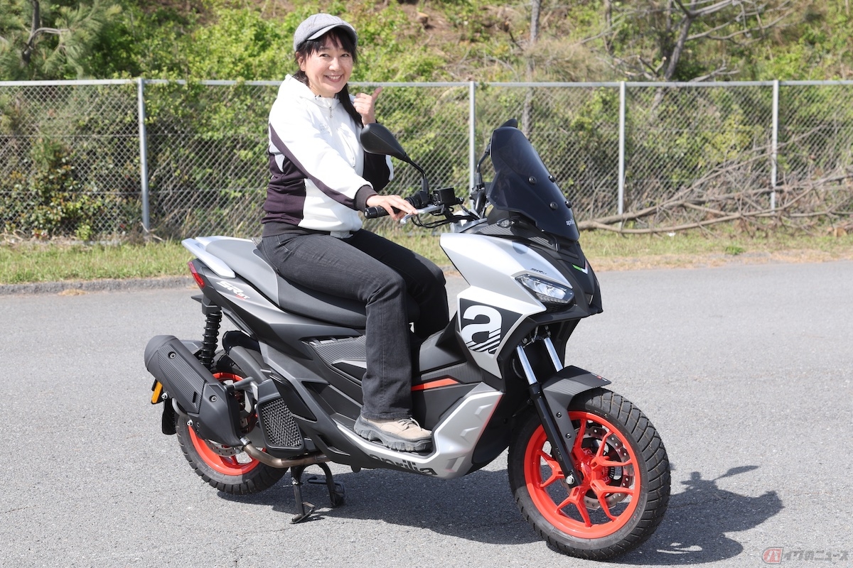 遊びを取り入れたいライダーにオススメのアプリリア「SR GT Sport 125」