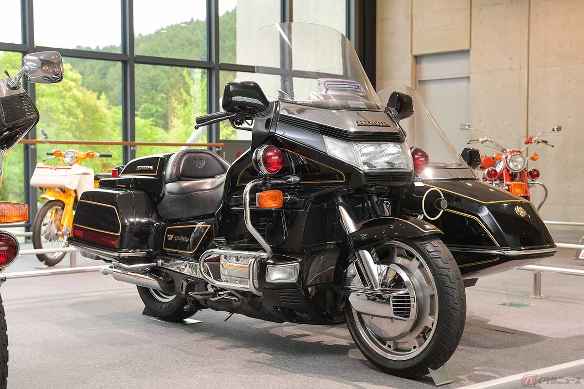 皇宮警察に配備され、皇室のパレード等で使用される特別なサイドカー、ホンダ「GL1500EMP」(1990年)