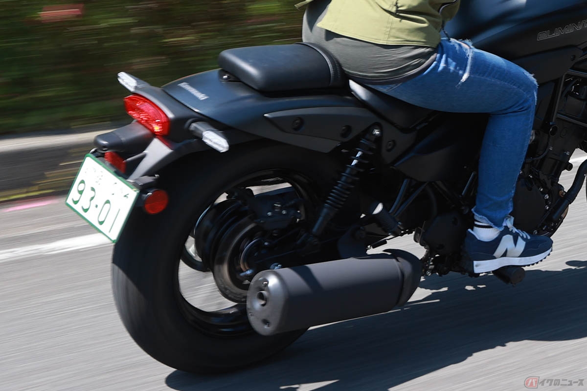 様式の見直しに伴い希望ナンバー制の導入が検討されている二輪車のナンバープレート