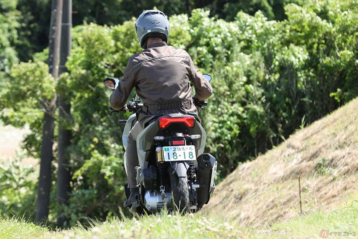 どこへでも行けそうなタフな存在。未舗装路があるとちょっとした冒険心を楽しめる