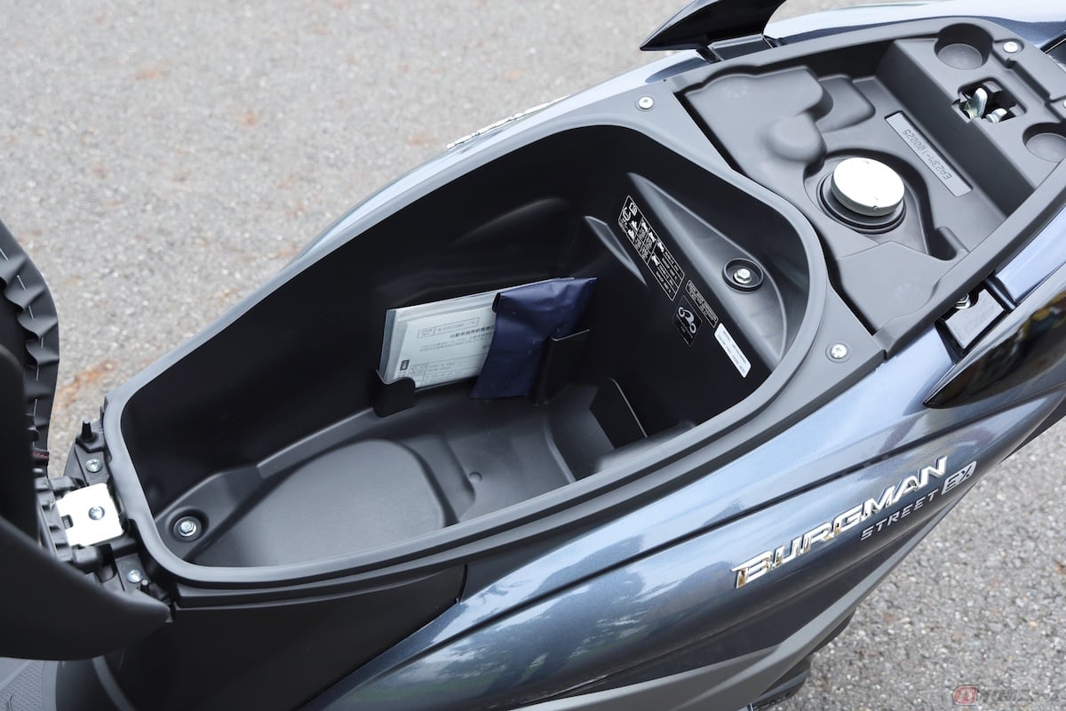 シート下の収納容量は21.5L