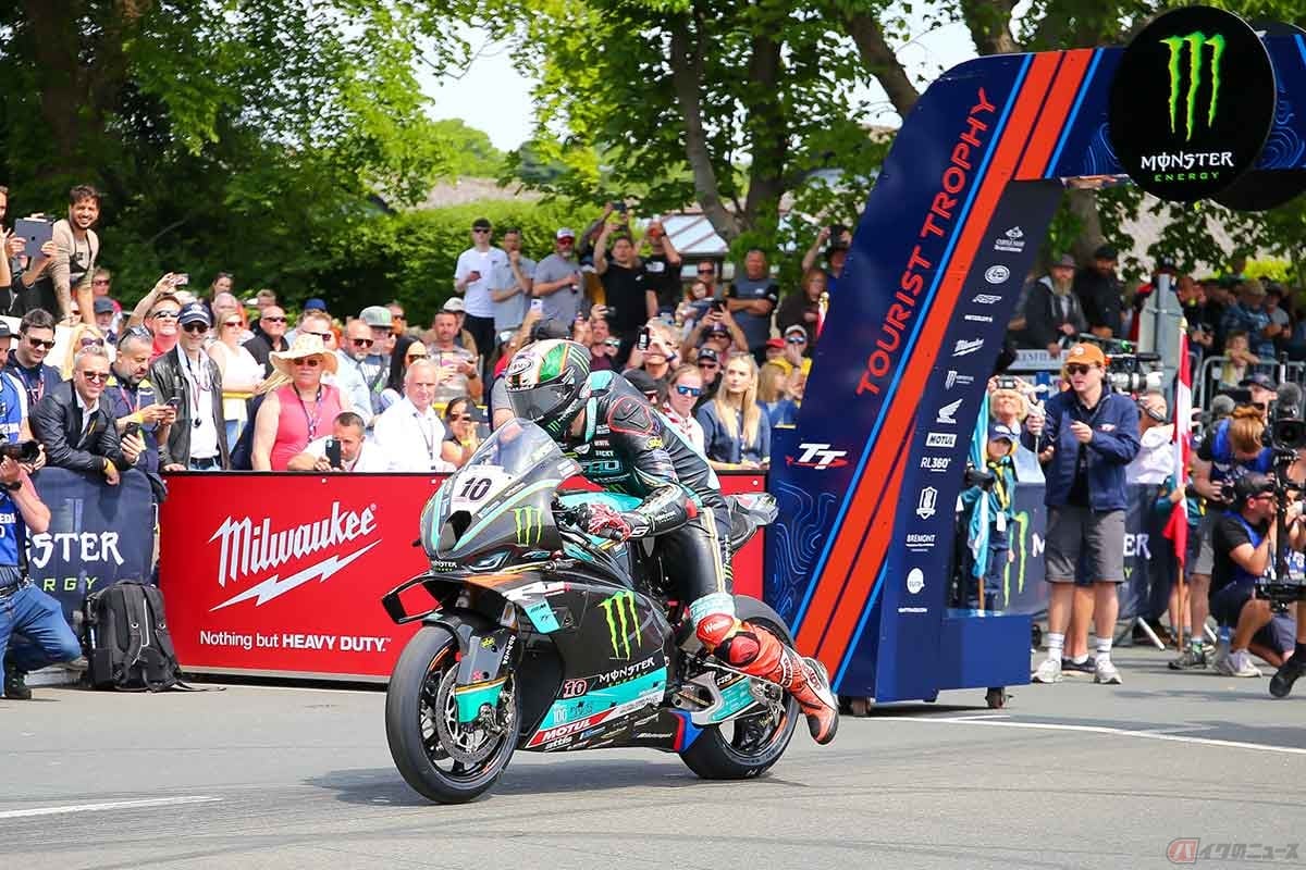 昨年来1000ccクラスで圧倒的な強さを見せたピーター・ヒックマン選手。2週間にわたるTTレース最終日のタフなレースを制した(写真/小林ゆき)