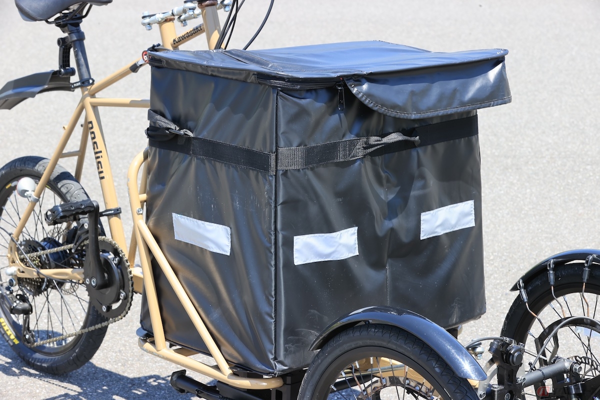 ノスリスカーゴには、フロントにでっかい積載バッグをのせることが可能