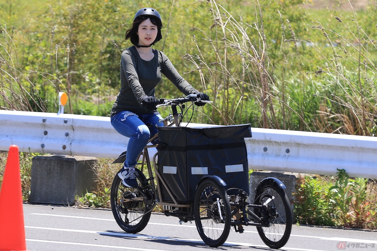 大容量カーゴスペース付き（25kgの重り入り）の電動アシスト自転車「ノスリス カーゴ」は、普通に重い