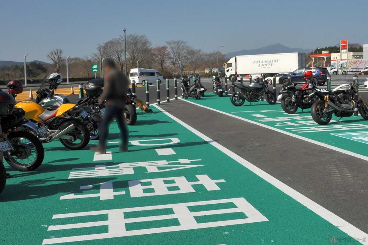 駐車場整備ひとつとっても、バイク利用車を増やせば、最少の投資で最大の効果が得られる。高速道路の債務返済にとってもプラス効果は大きいはずだが、なぜ進まない?