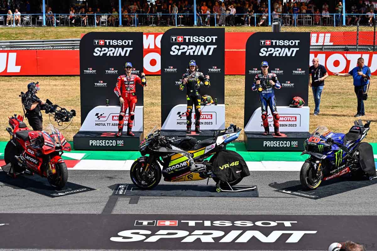 オランダGPスプリントで優勝したマルコ・ベゼッチ選手(ムーニーVR46レーシング・チーム)。2位はフランセスコ・バニャイア選手(ドゥカティ・レノボ・チーム)、3位にはファビオ・クアルタラロ選手(モンスターエナジー・ヤマハMotoGP)が入賞