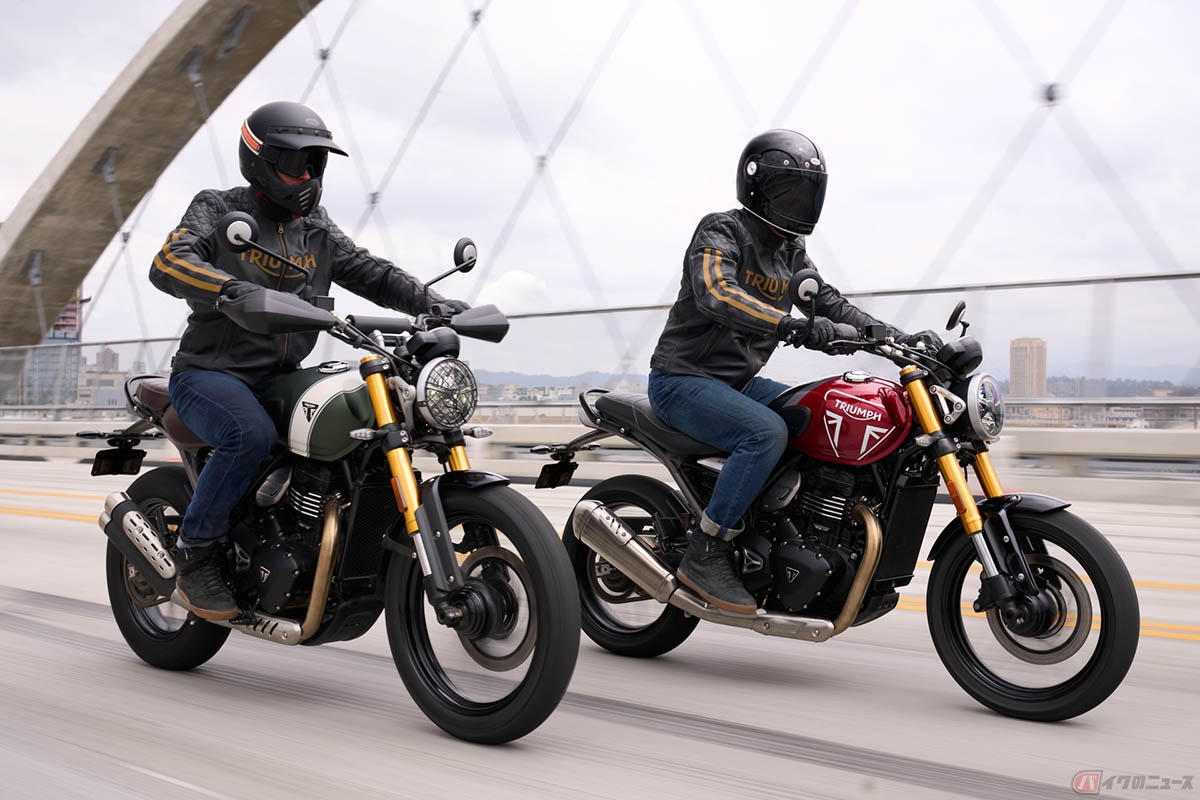 トライアンフの新型モデル「Speed 400」(右)と「Scrambler 400 X」(左)
