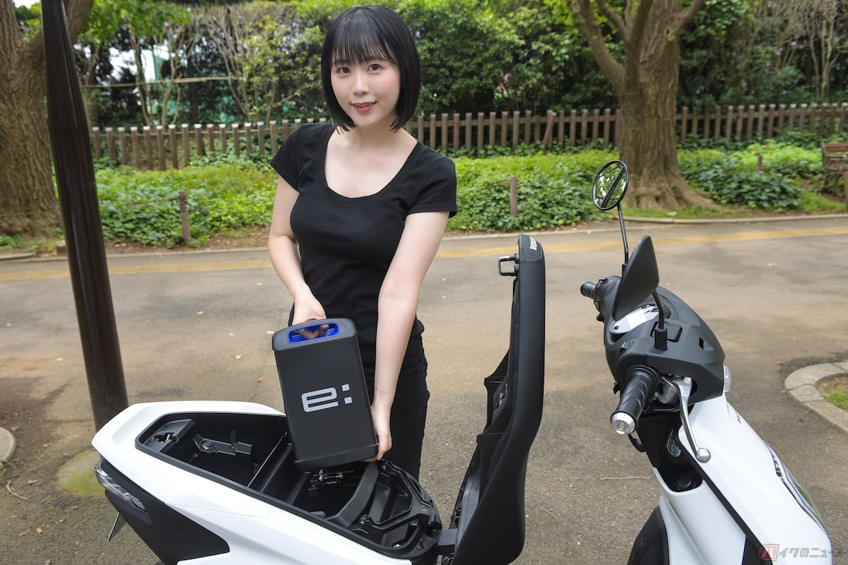 交換式リチウムイオンバッテリー「Honda Mobile Power Pack e:(モバイルパワーパック e:)」の重さは約10キロ!