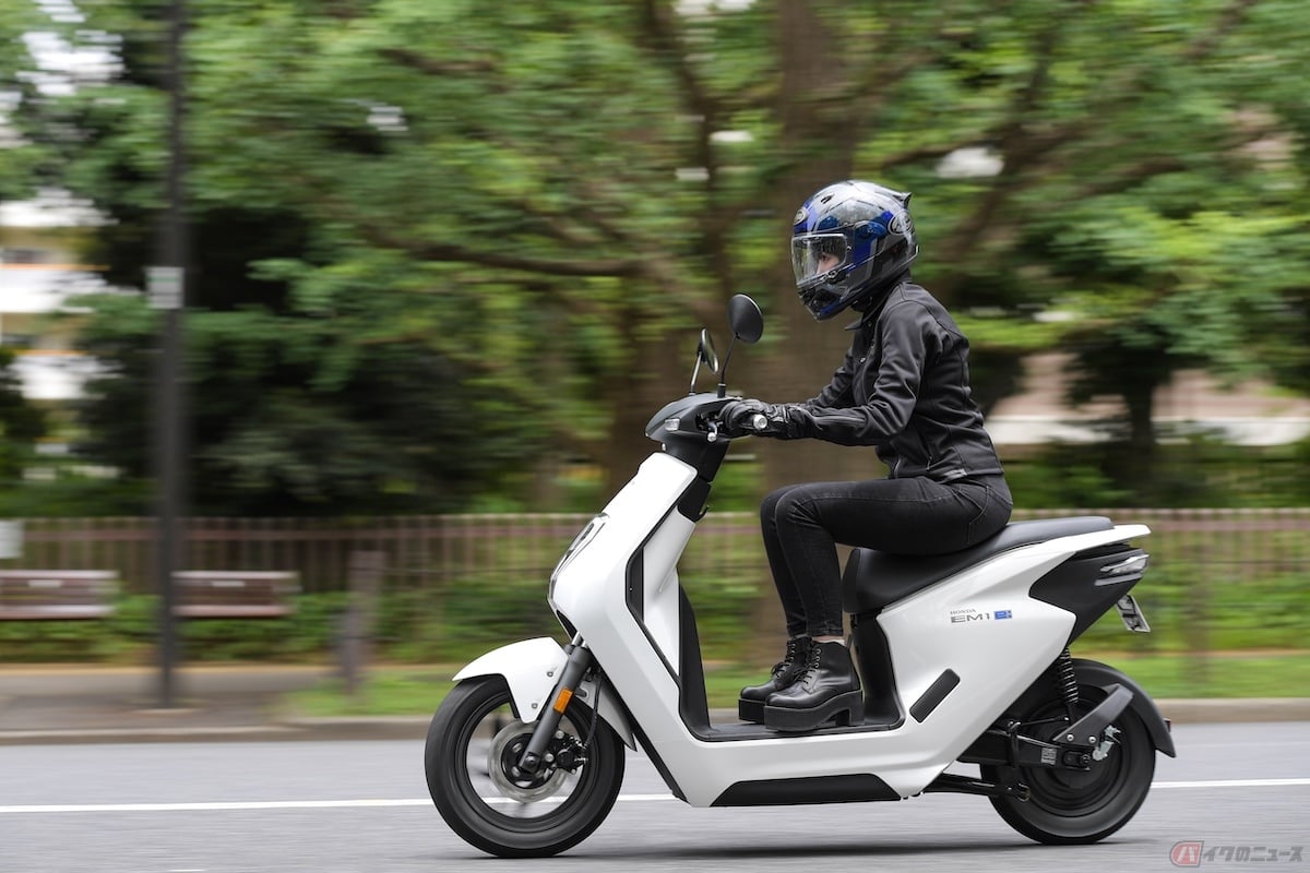 ガソリン車の50ccと比較しても驚きの加速感!!