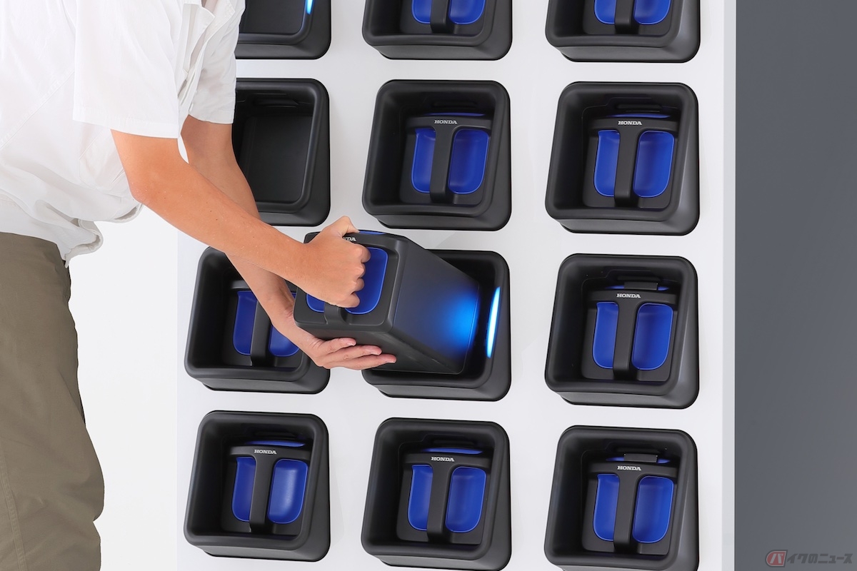 バッテリーをガチャっと交換できるHonda Power Pack Exchanger e：「 Gachaco（ガチャコ）」