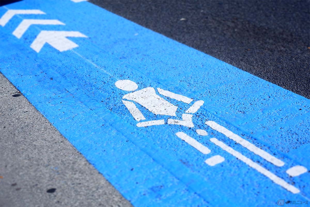自転車専用レーン上は駐車禁止なので要注意