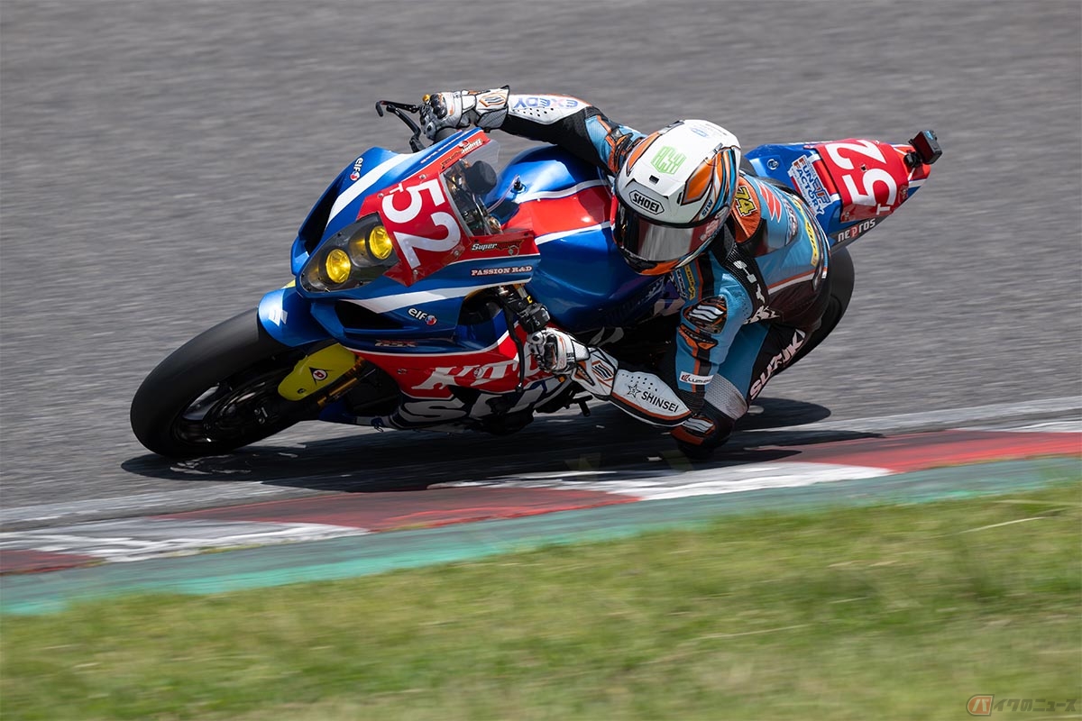 鈴鹿サーキットをスズキ「GSX-R」で走行する石塚健選手