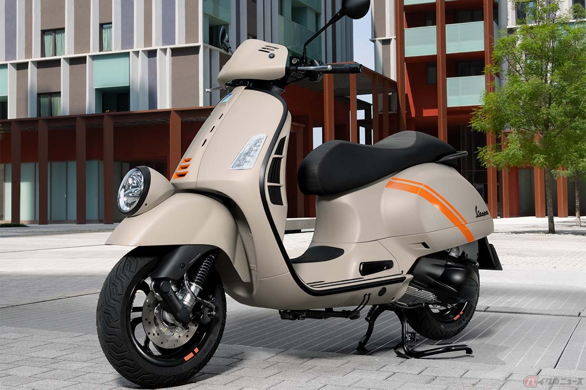 クラシカルでいてモダンなスタイリングに、人目を引くカラーリングを組み合わせ、スポーティな個性を強調したベスパ新型「GTV」