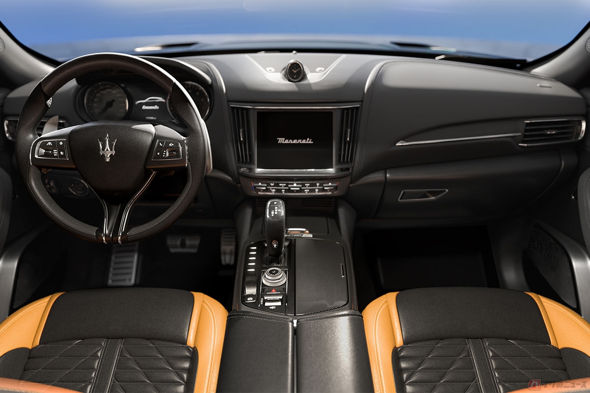 マセラッティ新型「レヴァンテ V8 ウルティマ」の内装