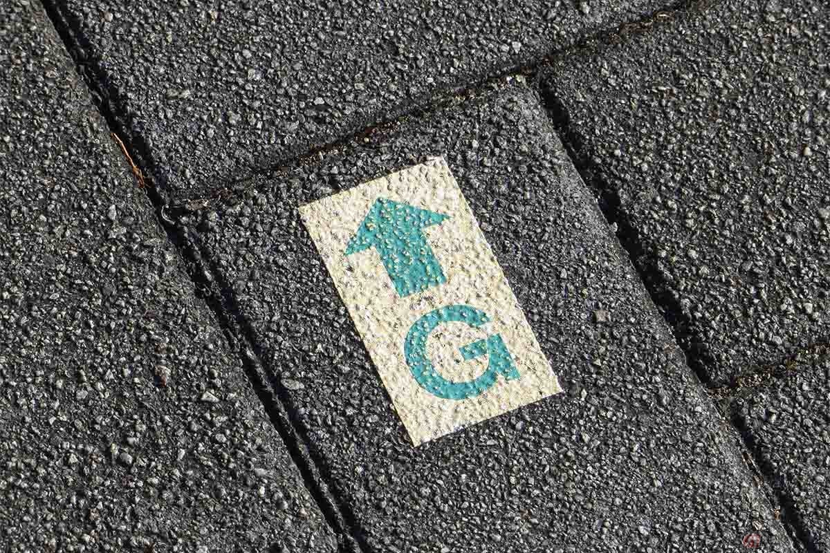 「ガス管用スコッチレーン」の道路標示