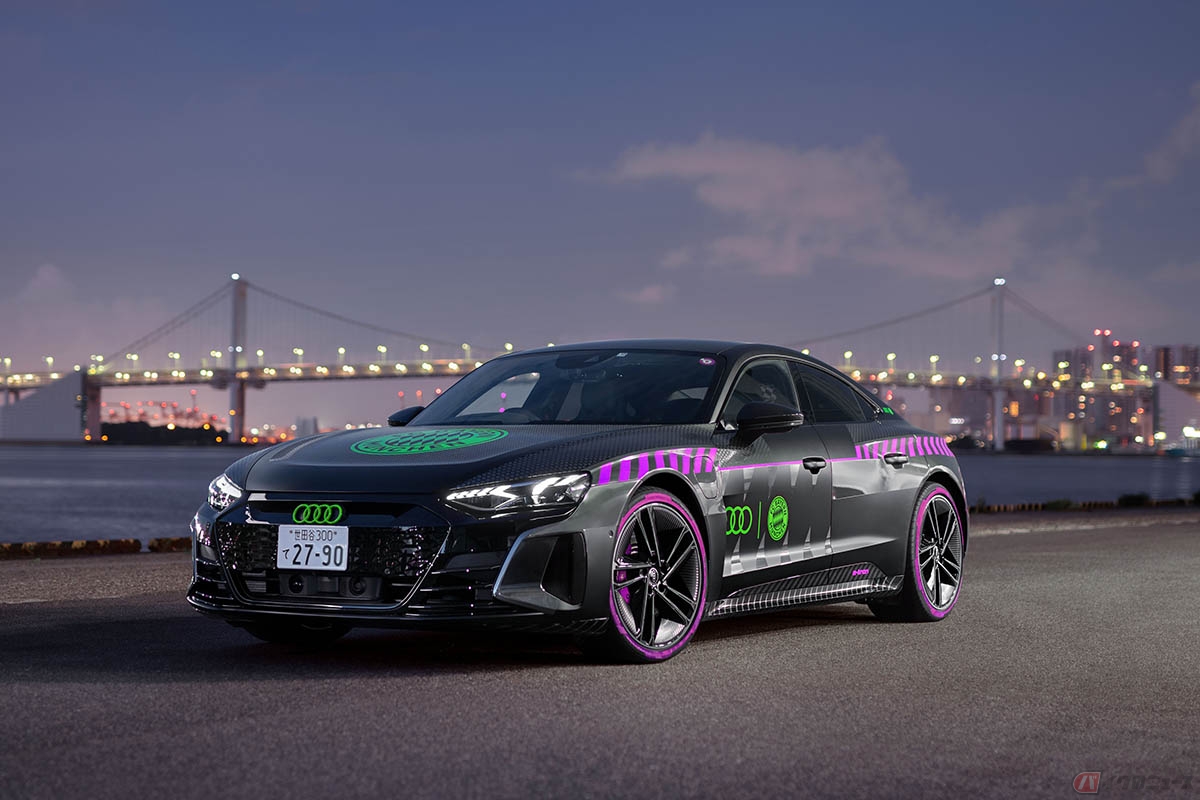 FCバイエルンのアウェイユニフォームデザインが施されたアウディ「Q8 e-tron」