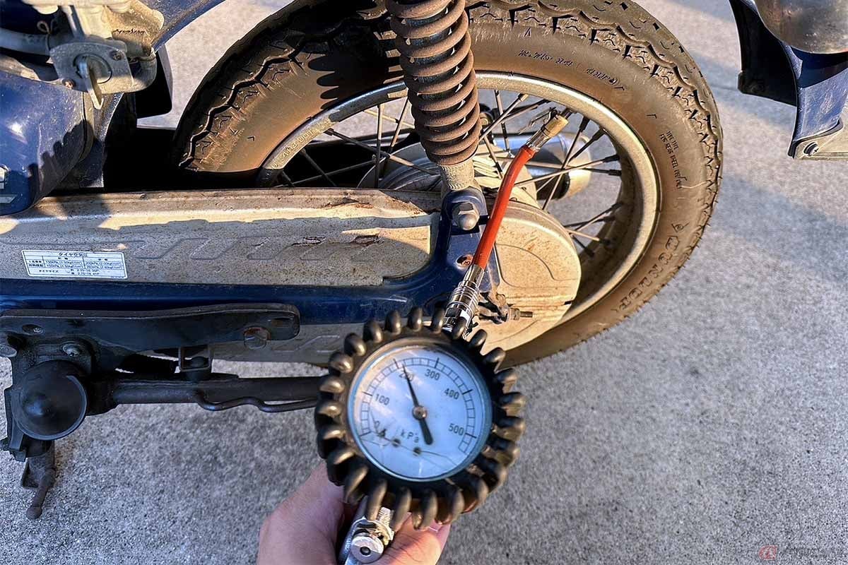 タイヤの空気圧チェックは快適なバイクライフに重要なメンテナンス