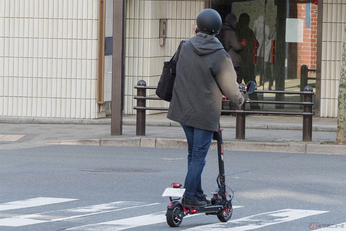 7月1日から、「特定小型原動機付自転車」という新たな区分となった電動キックボード