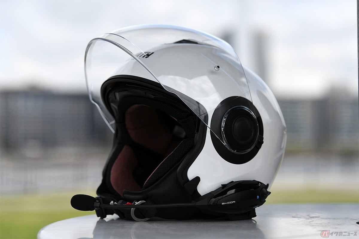 インカムの装着にはヘルメット選びも重要