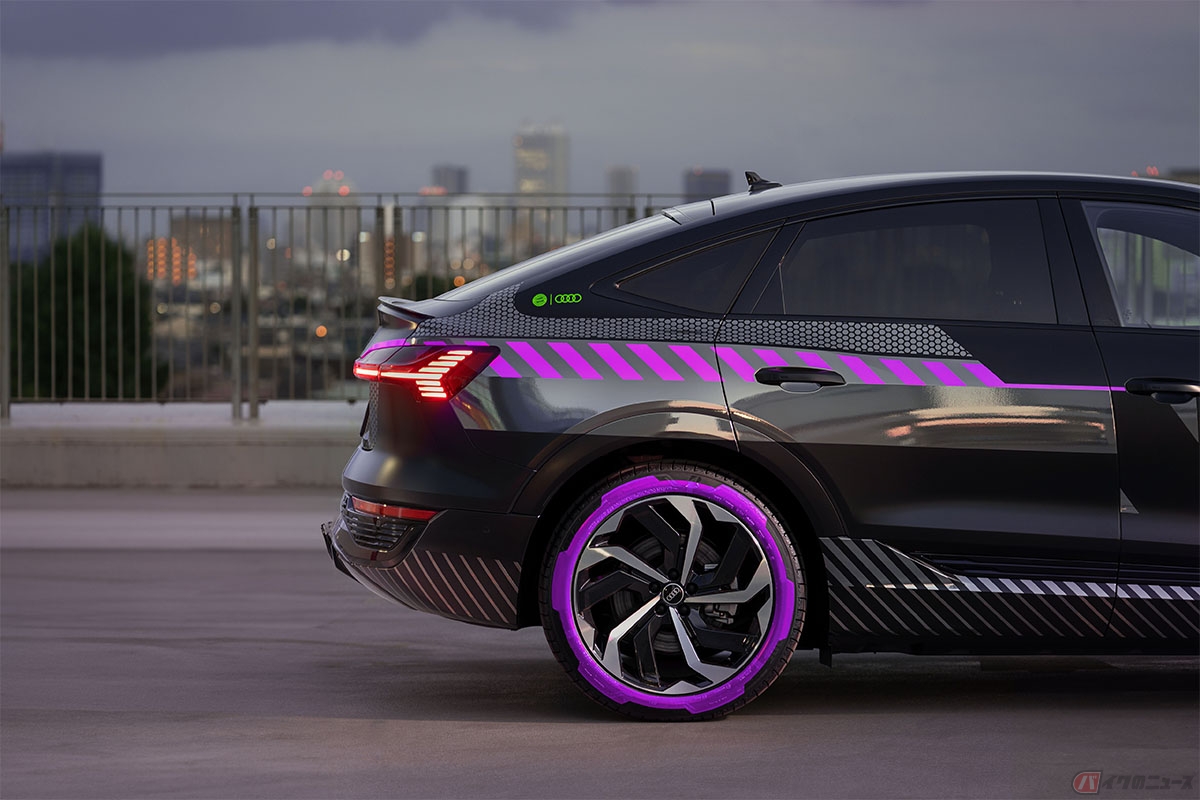 FCバイエルンのアウェイユニフォームデザインが施されたアウディ「Q8 e-tron」