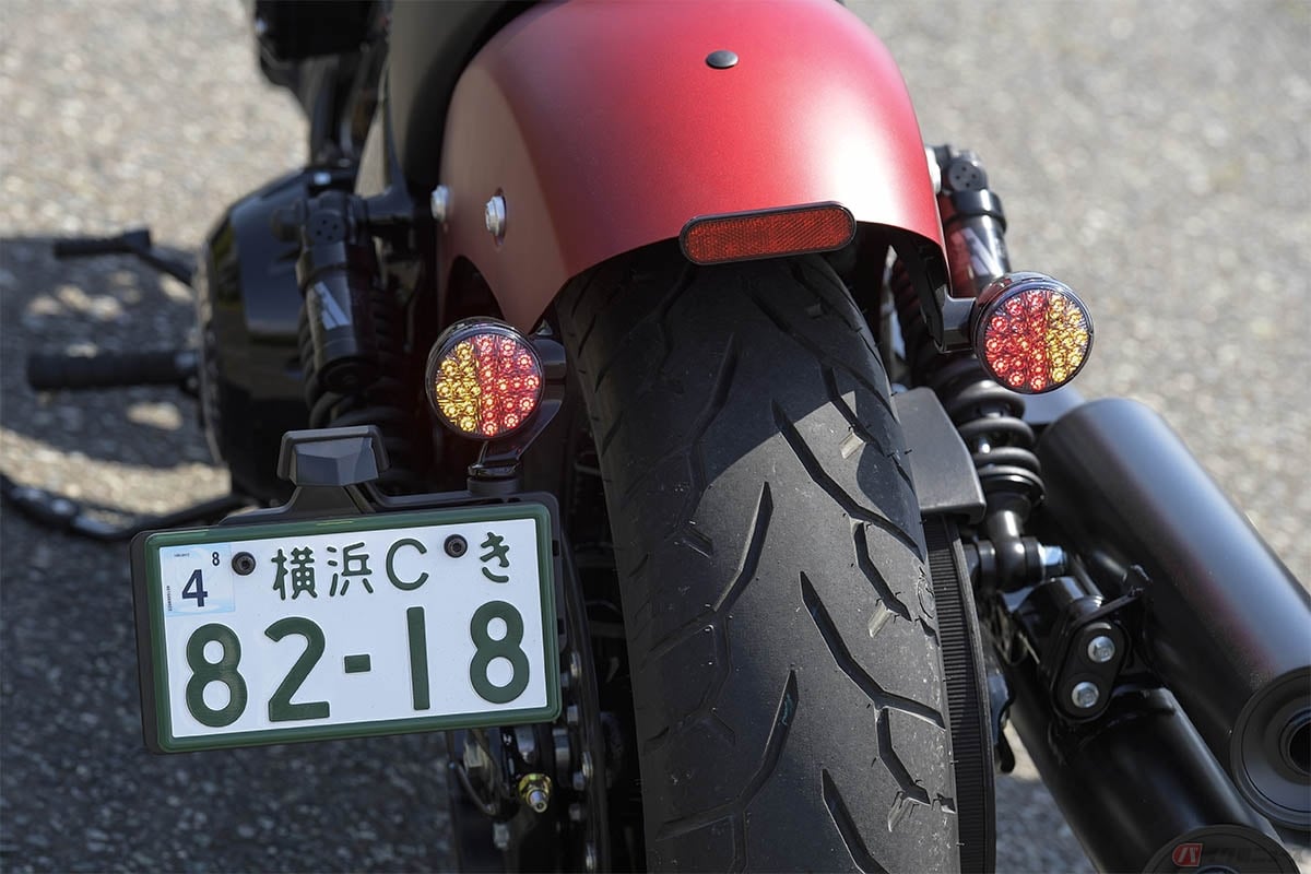 バイクの車検ステッカーは従来と変わらずナンバープレートの左上端に貼り付ける