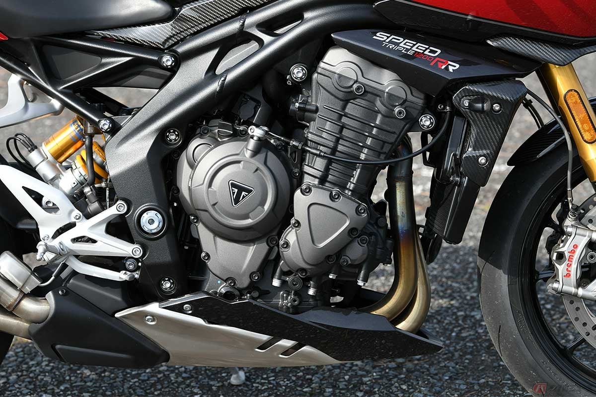 排気量1160ccの並列3気筒DOHC4バルブエンジンを搭載