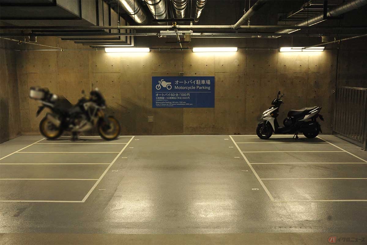 乗用車駐車場の一部を新たにバイク用として10台分を確保