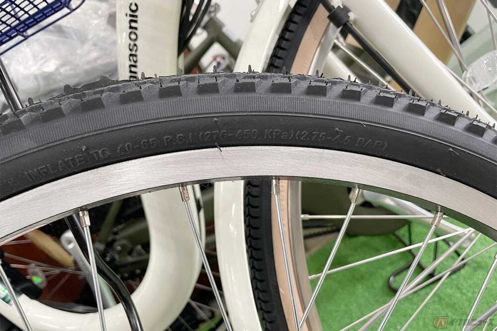 自転車のタイヤの適正空気圧は側面に数値が記載されている