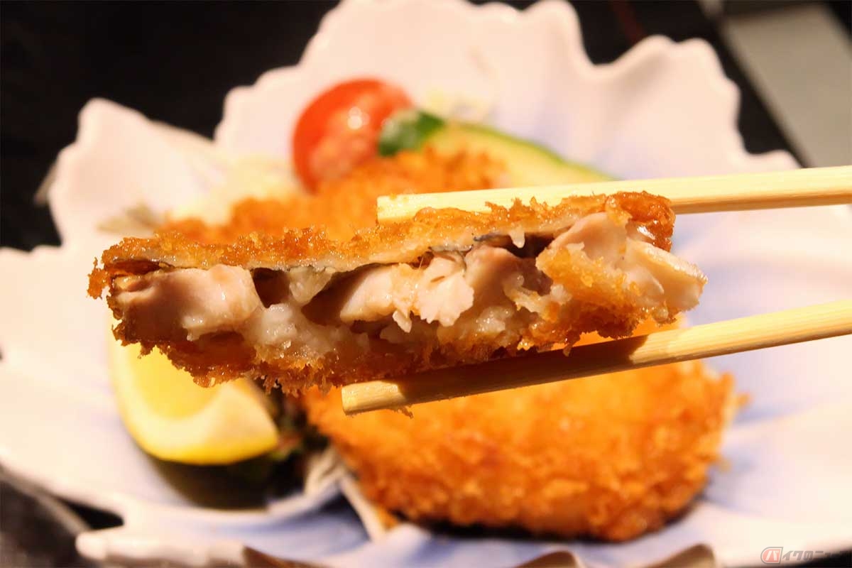 筆者も初となる『アジフライの聖地、松浦』のアジフライ。関東で食べるアジよりも味が濃く感じる