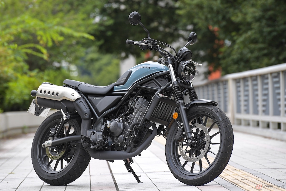 CL250は、フロント19インチ、リア17インチを採用